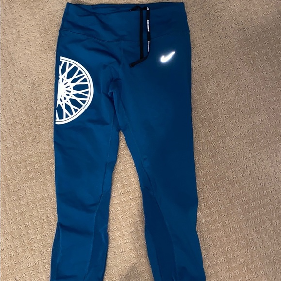 Nike Pants - Soulcycle Nike Capri leggings